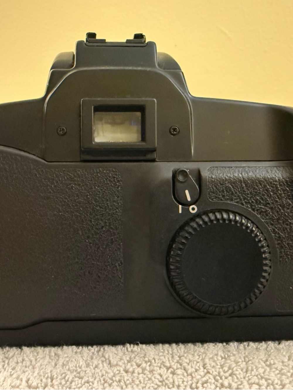 Canon EOS Elan 35-80mm Camera in Black - Picture 2 of 11